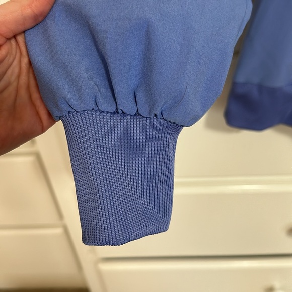 Cherokee Infinity scrub jacket. Size small. - Picture 4 of 6